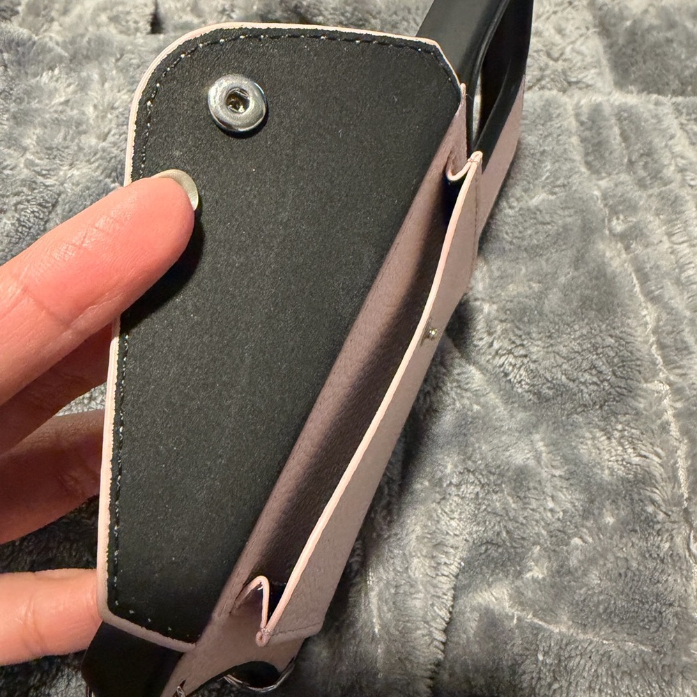 Bandolier Blush Leather iPhone 16 Pro Max Case - Picture 3 of 4